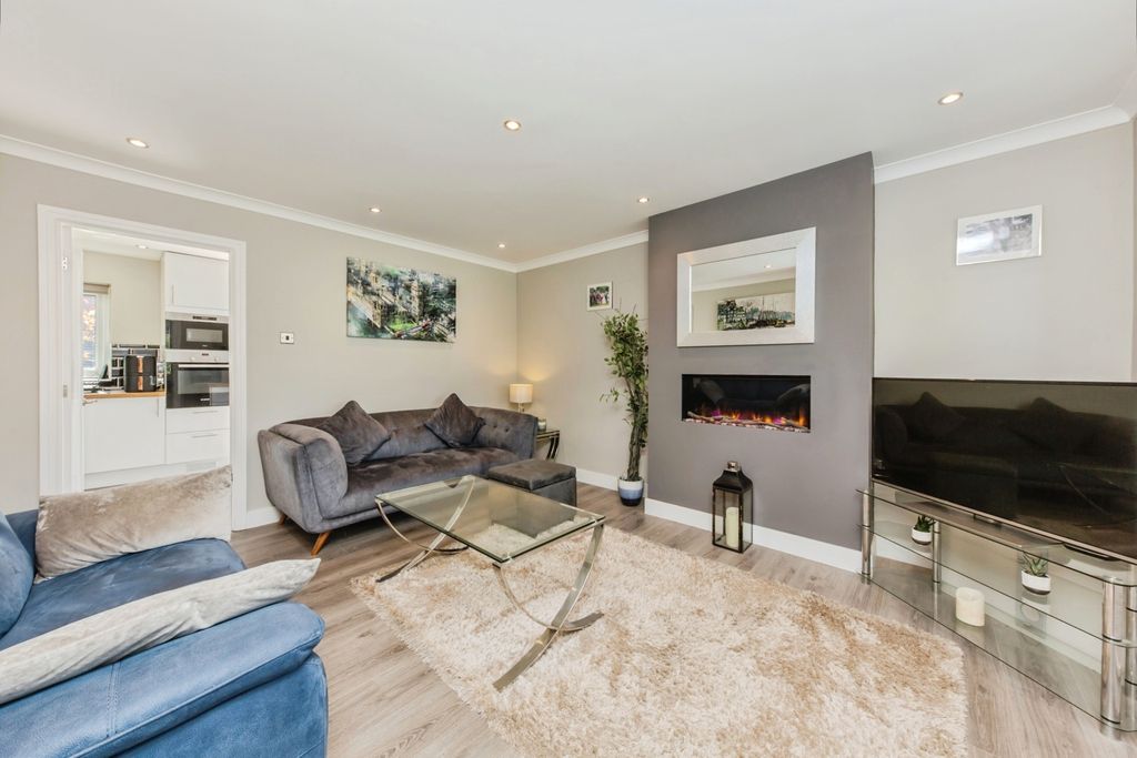 Property photo 3 of 17 Pbox-Img.Jpg