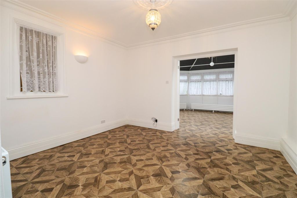 Additional image 8 of 7 bed detached house for saleSalisbury Road, Farnborough GU14