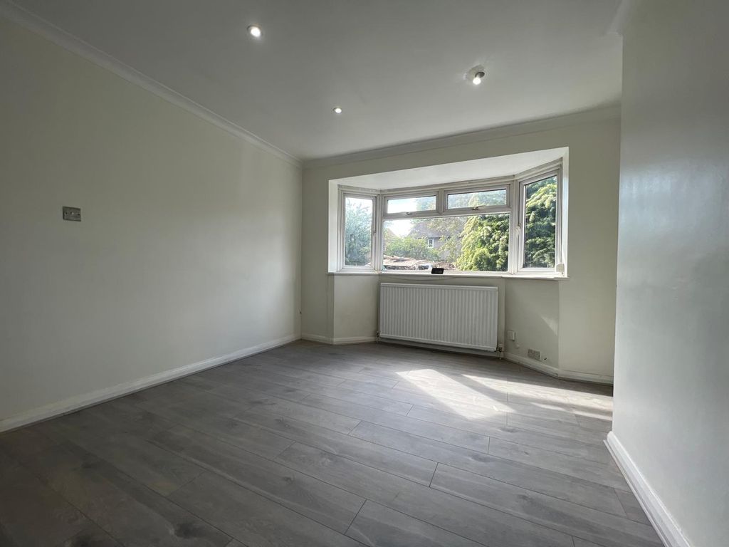 Property photo 3 of 8 Gallery