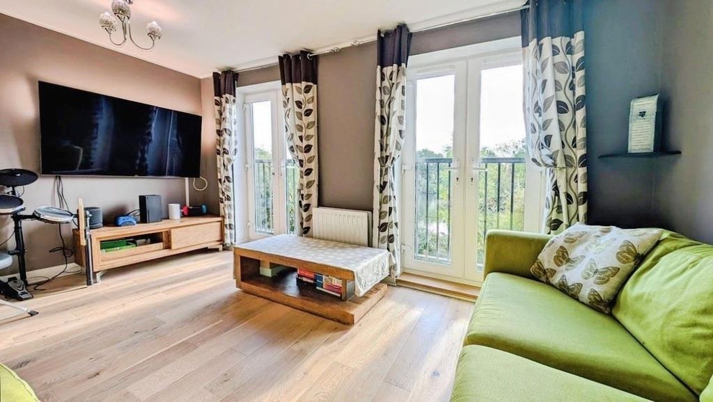 Property photo 3 of 17 37 Hollybrook Lounge B.Jpg