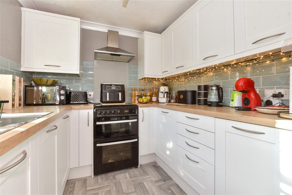 Property photo 3 of 21 Kitchen
