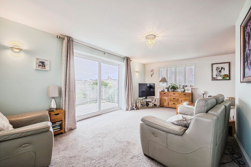 Property photo 3 of 25