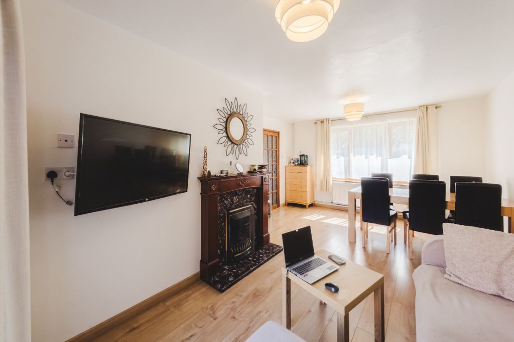 Property photo 3 of 13 5116453