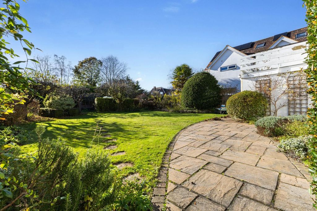 Property photo 2 of 22 100524_53 Bouverie Avenue-27_Low.Jpg