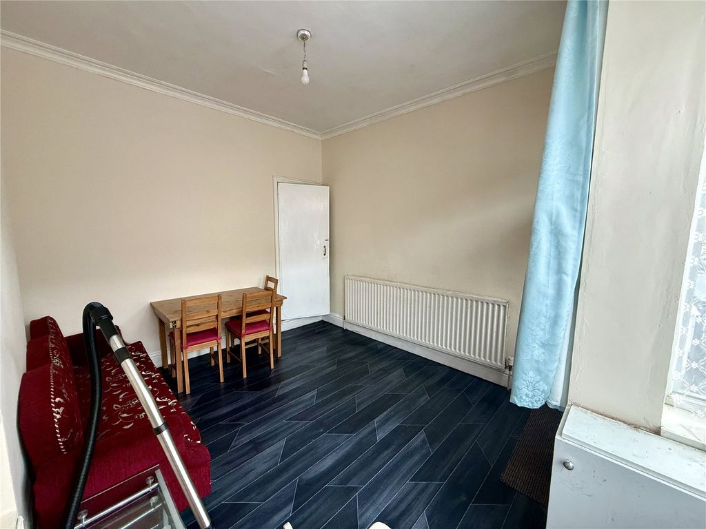 Property photo 3 of 21 Picture No. 02