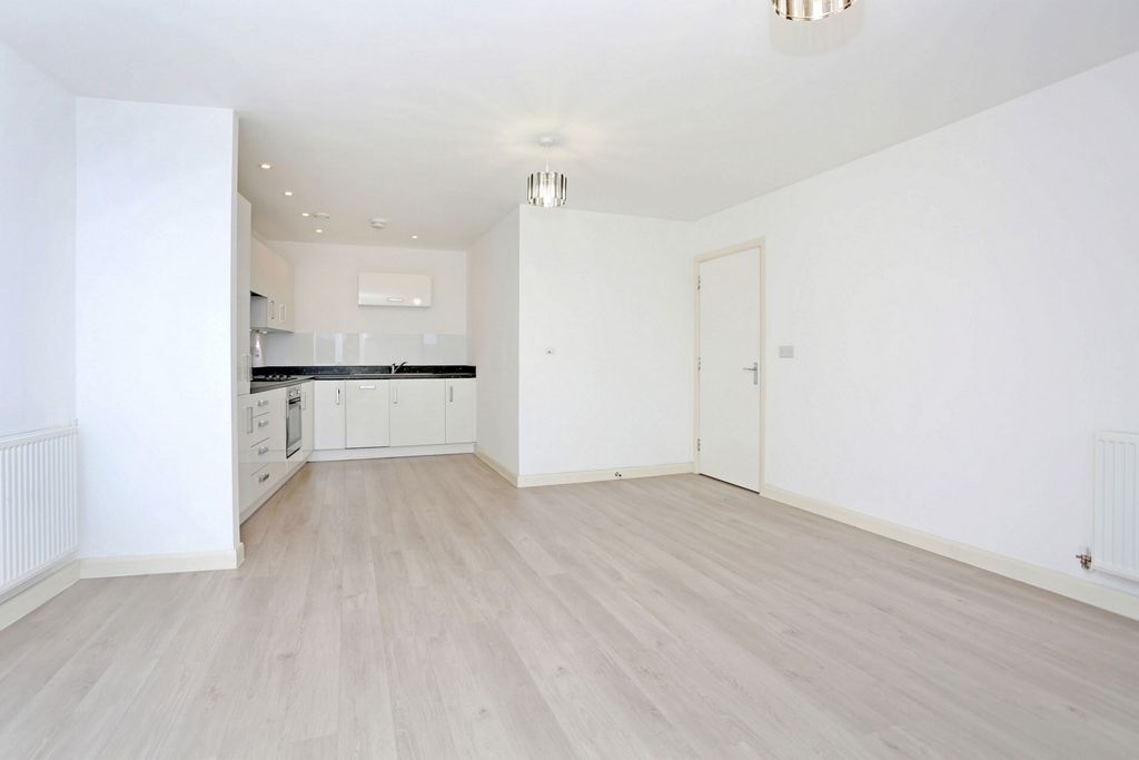 Property photo 3 of 16 Photo 6