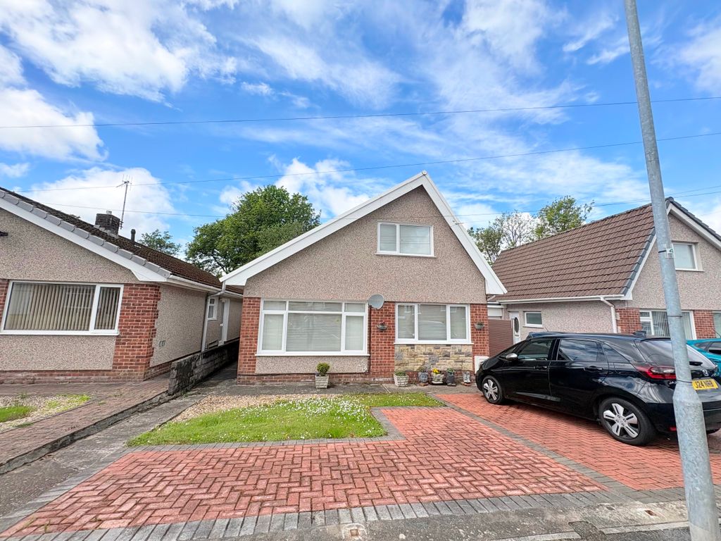Property photo 2 of 27