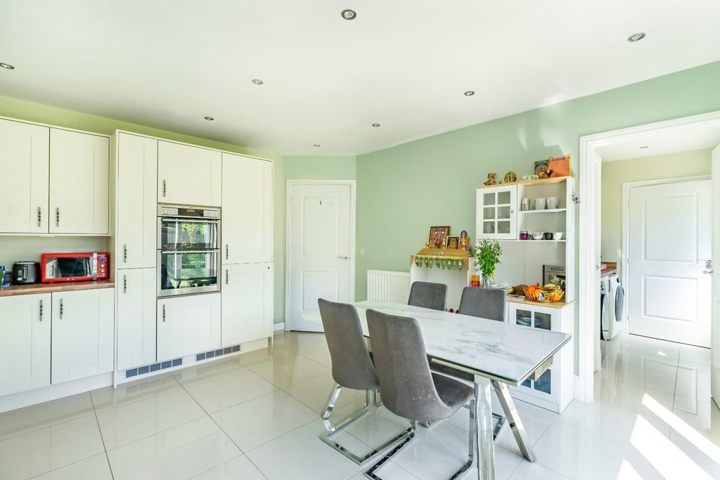 Property photo 3 of 15 Kitchen