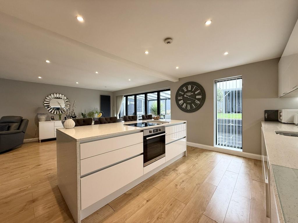 Property photo 2 of 21 Kitchen