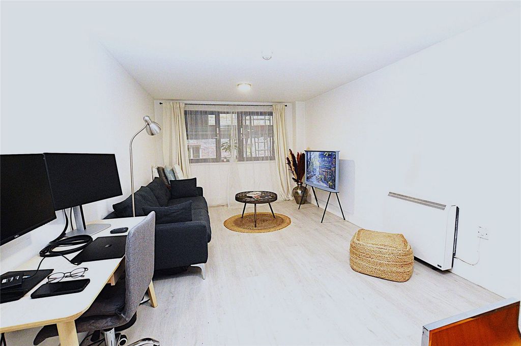 Property photo 3 of 11 Picture No. 01