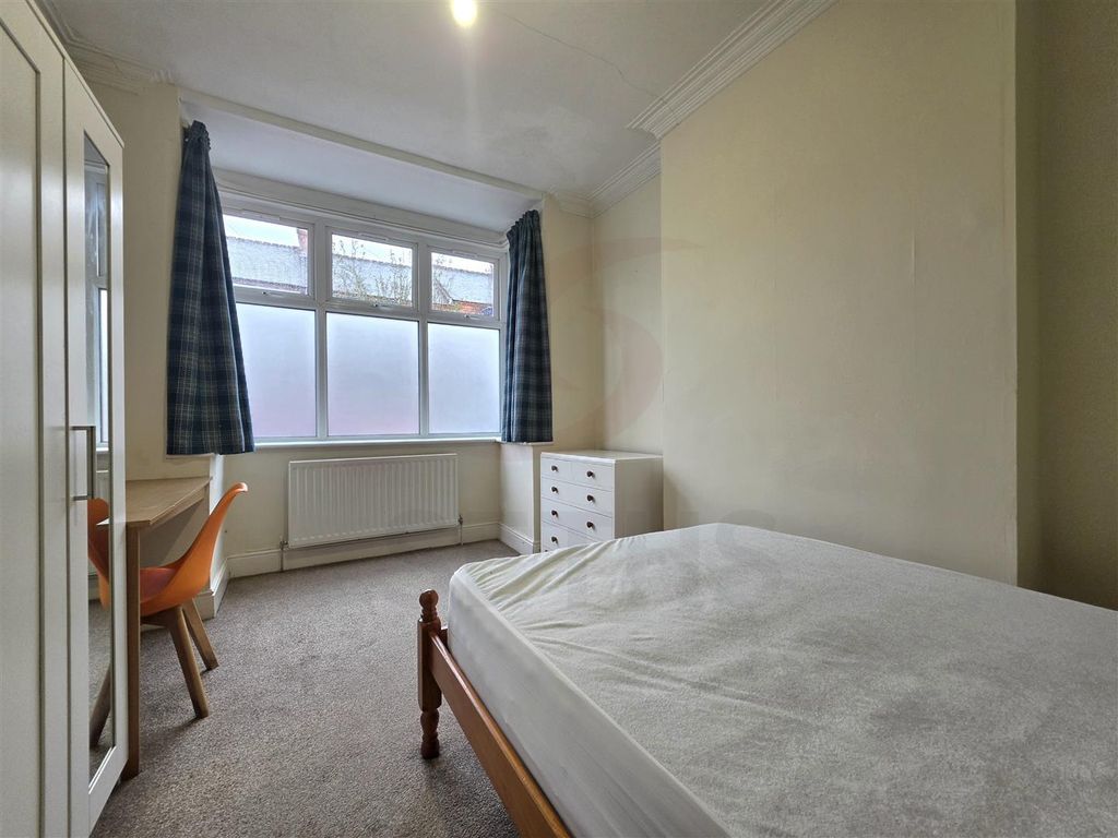 Property photo 2 of 16 Ground Floor Bedroom 1