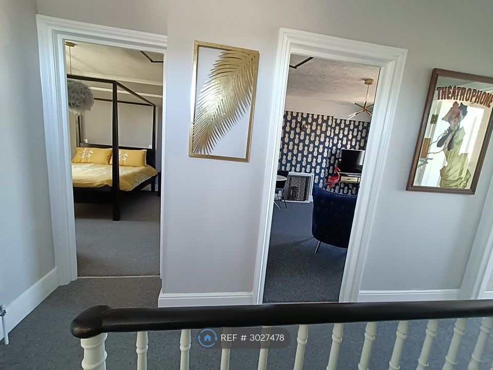 Property photo 3 of 10 Internal Hallway
