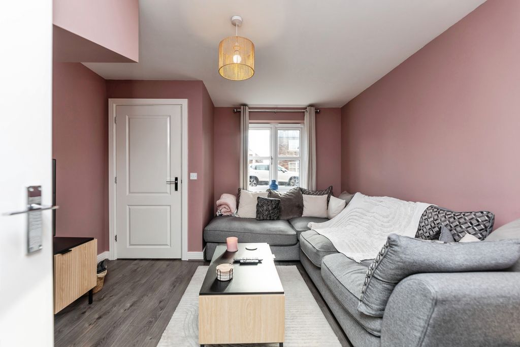 Property photo 3 of 15