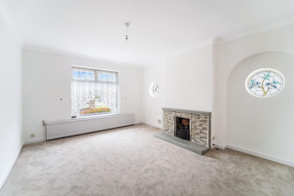 Property photo 2 of 14 Merland Rise