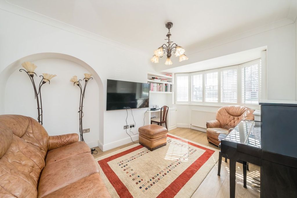 Property photo 2 of 6