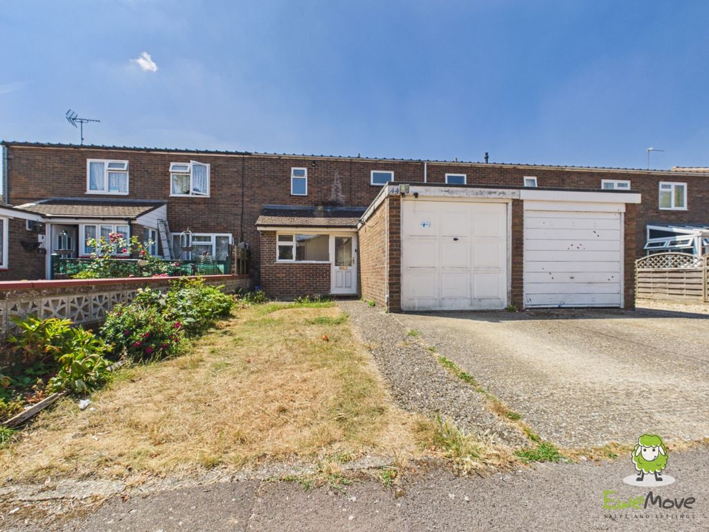 Property photo 1 of 11 Ewemove Estate Agents Basingstoke - Gilbert Close