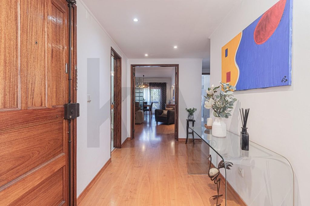 Property photo 2 of 43