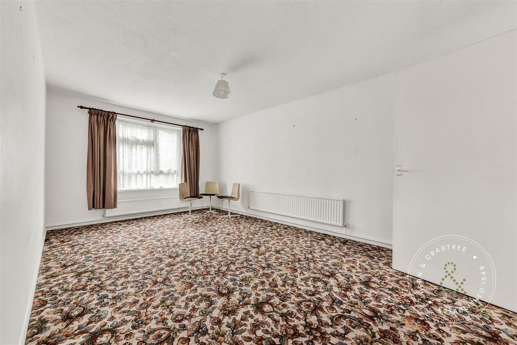 Property photo 3 of 14 Carmarthen-Court-6.Jpg