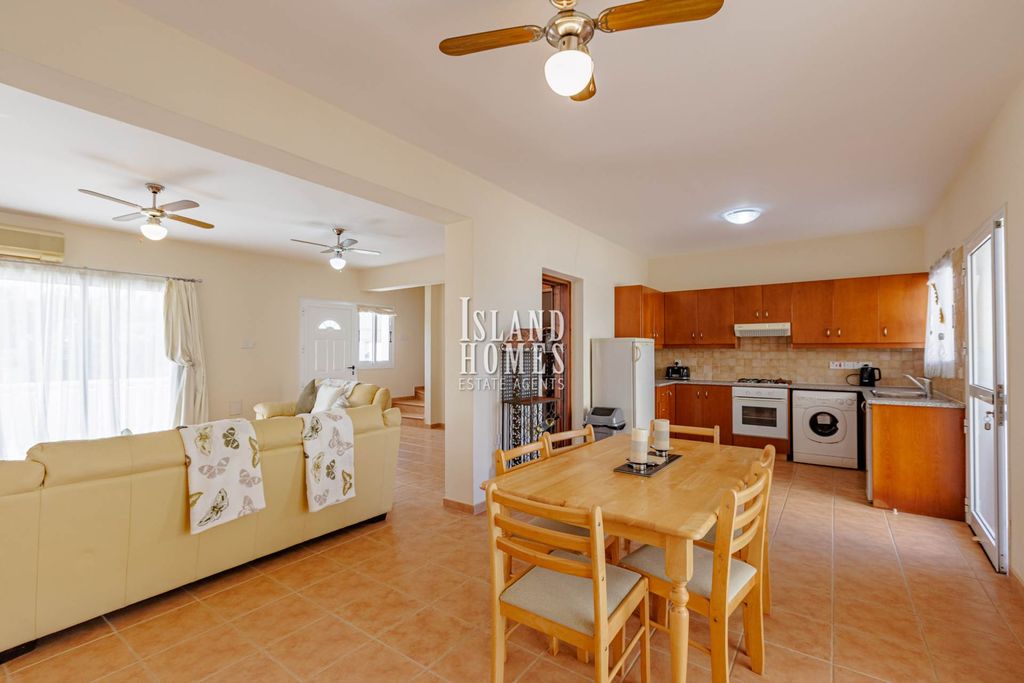 Property photo 2 of 32