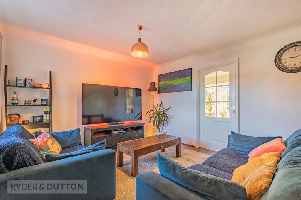 Property photo 2 of 24 Lounge