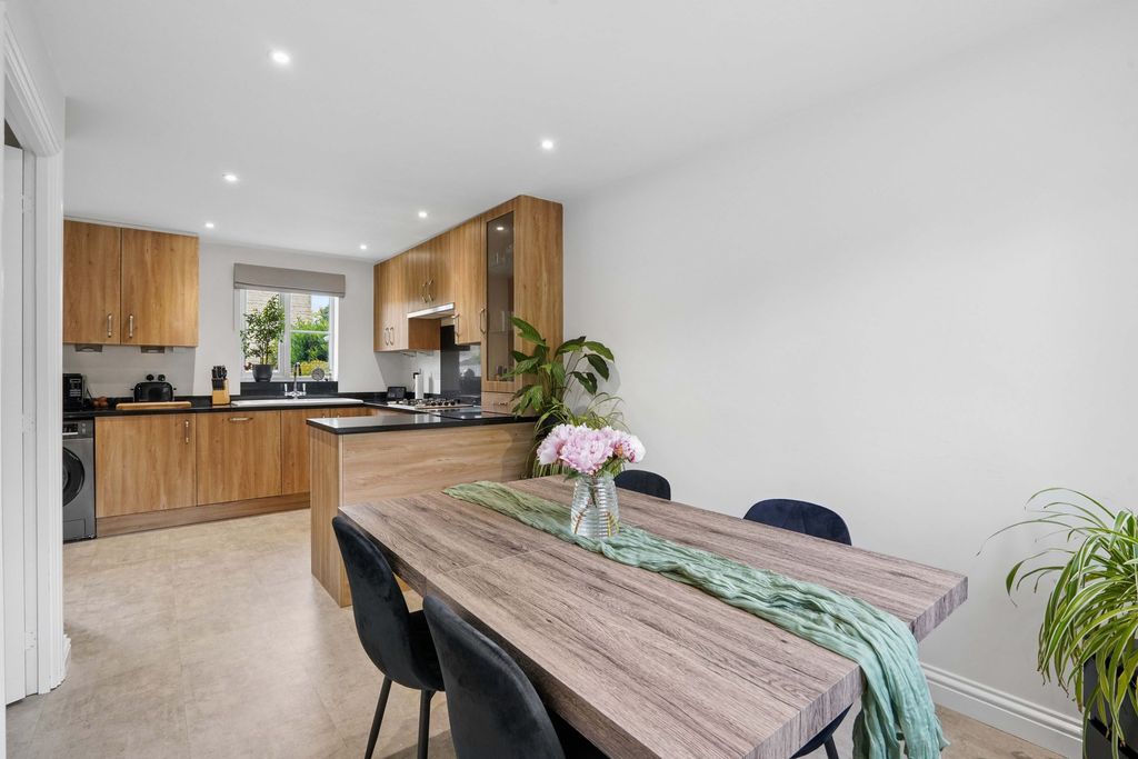 Property photo 2 of 16 Kitchen/Diner