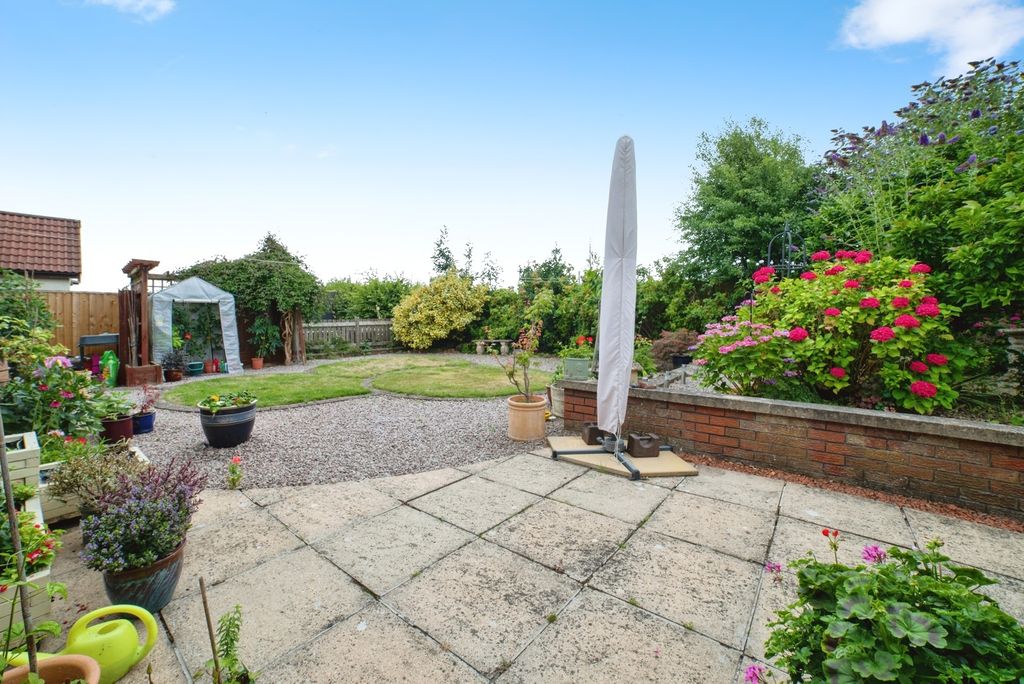 Property photo 2 of 17 Garden