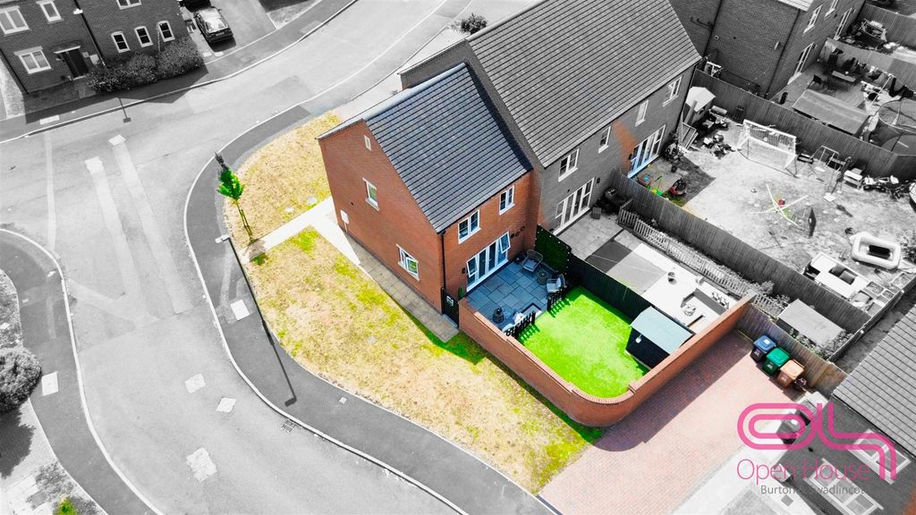 Property photo 2 of 26 Staley Close, Swadlincote (26).Jpg