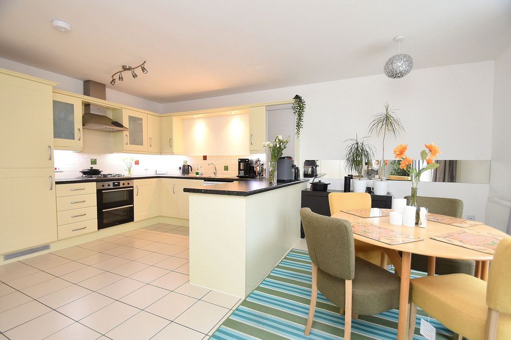 Property photo 2 of 23