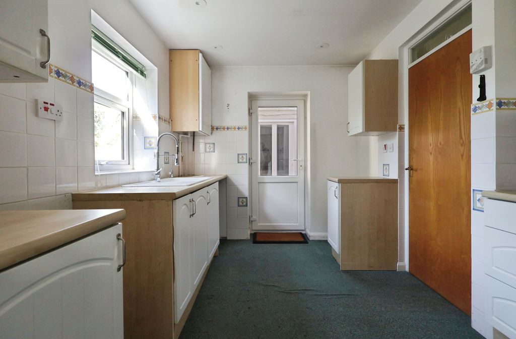 Property photo 2 of 33