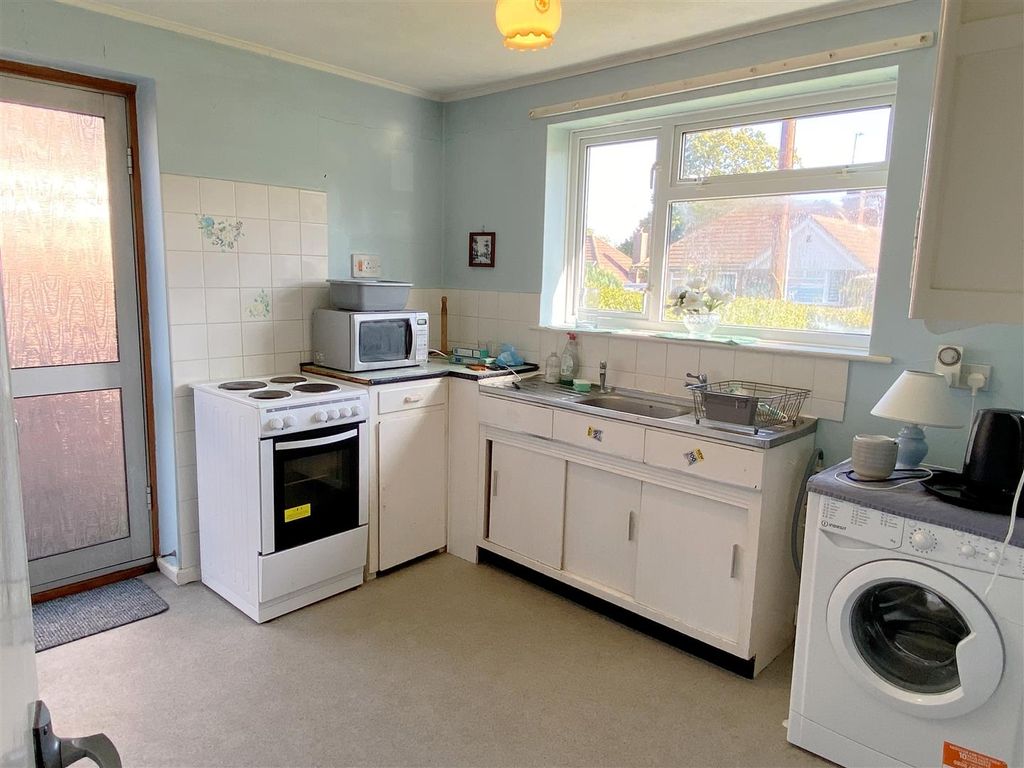 Property photo 3 of 21 Kitch 1.Jpeg