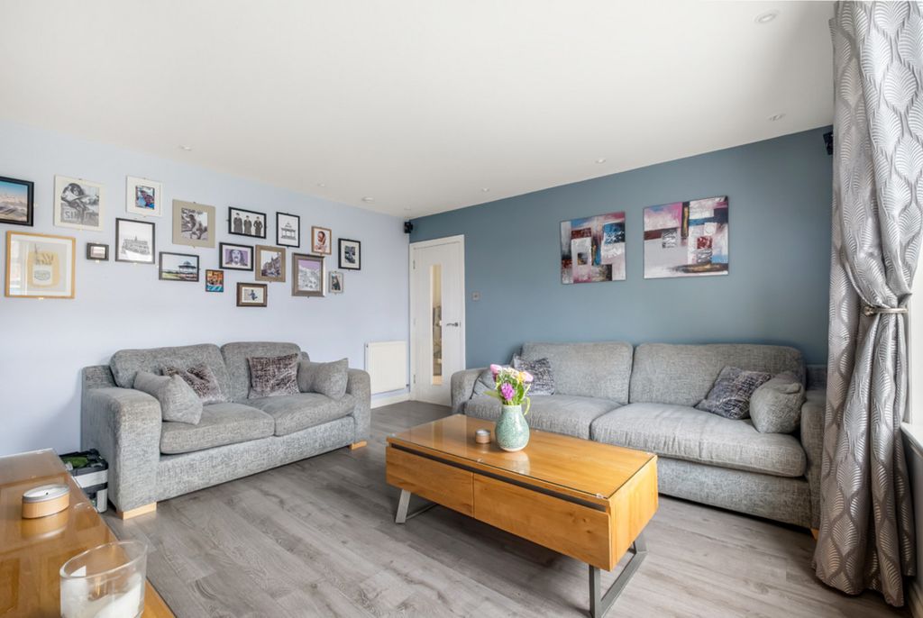 Property photo 3 of 34