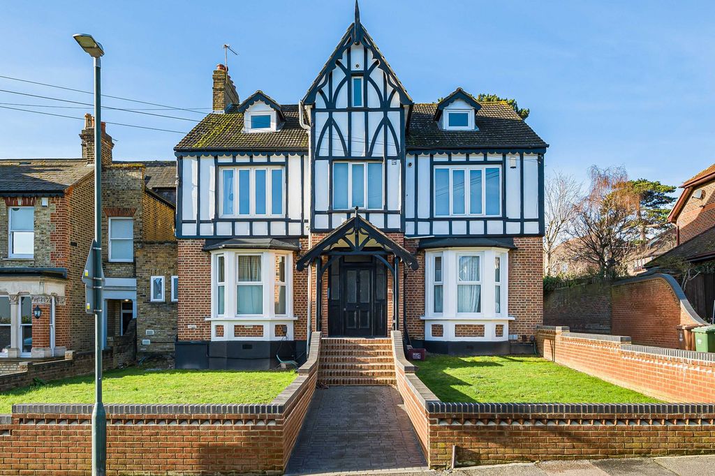 Property photo 1 of 14 External