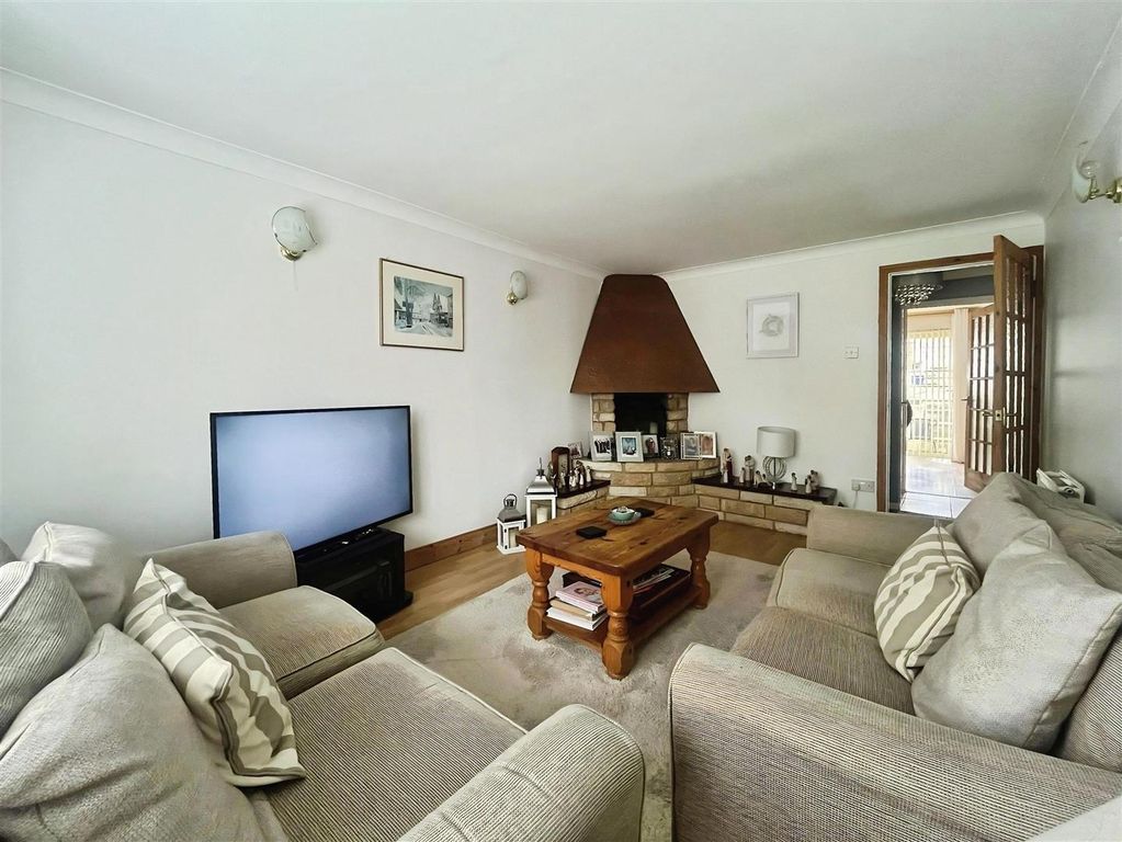 Property photo 2 of 14 Lounge i.Jpg