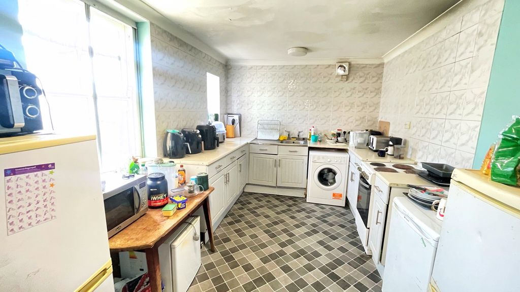Property photo 2 of 5 Communal Kitchen