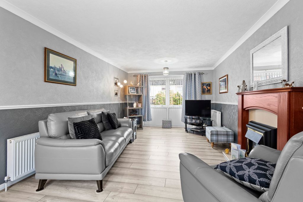 Property photo 3 of 28