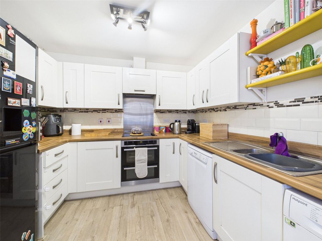 Property photo 2 of 17 Picture No. 10