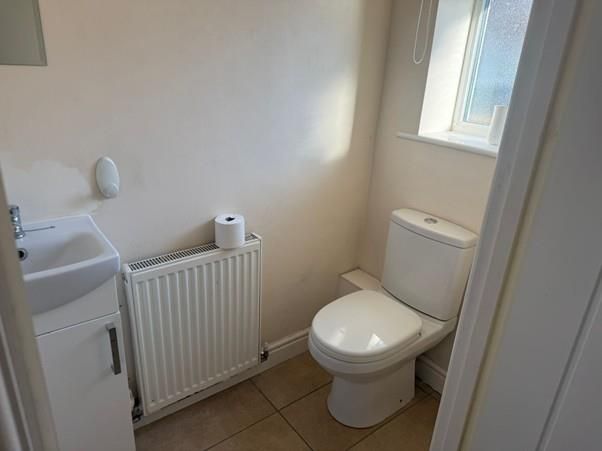 Property photo 2 of 6 Toilet