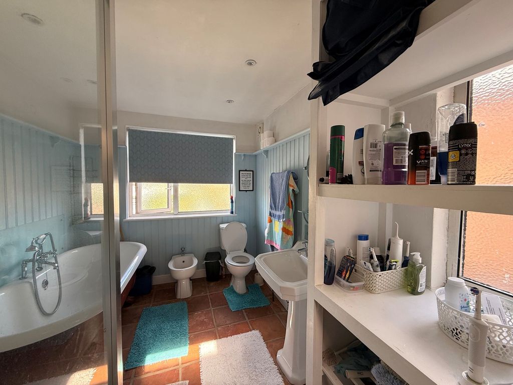 Property photo 3 of 4