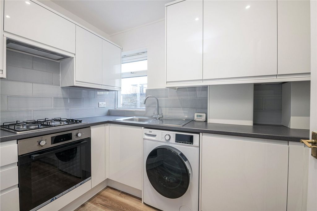 Property photo 2 of 9 Picture No. 12