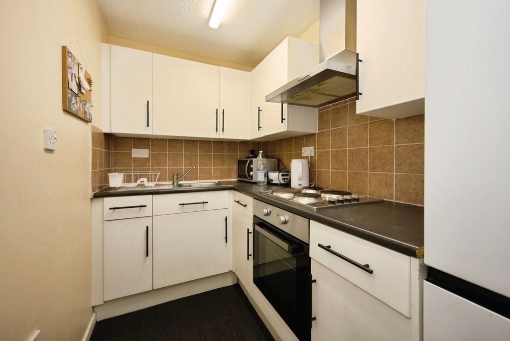 Property photo 3 of 11 Pbox-Img.Jpg