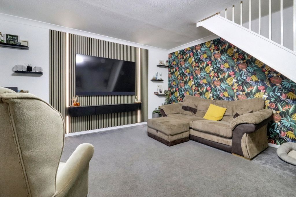 Property photo 2 of 17 Picture No. 12