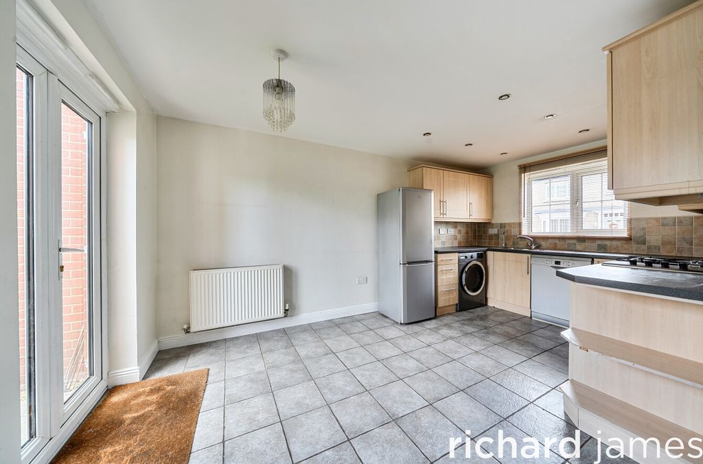 Property photo 2 of 12 d92112Aa4B8F4E9d925B24B9A57Fc128