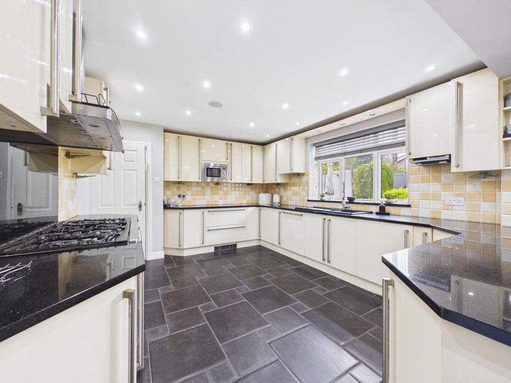 Property photo 2 of 33 Kitchen