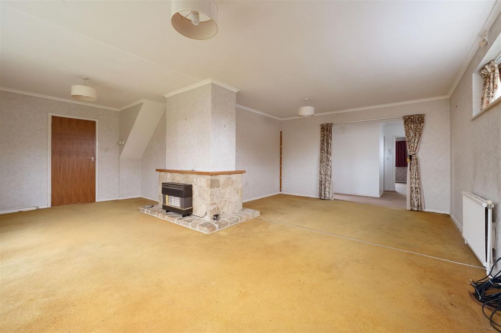 Property photo 2 of 20 Plantation Road, Chestfield, Whitstable