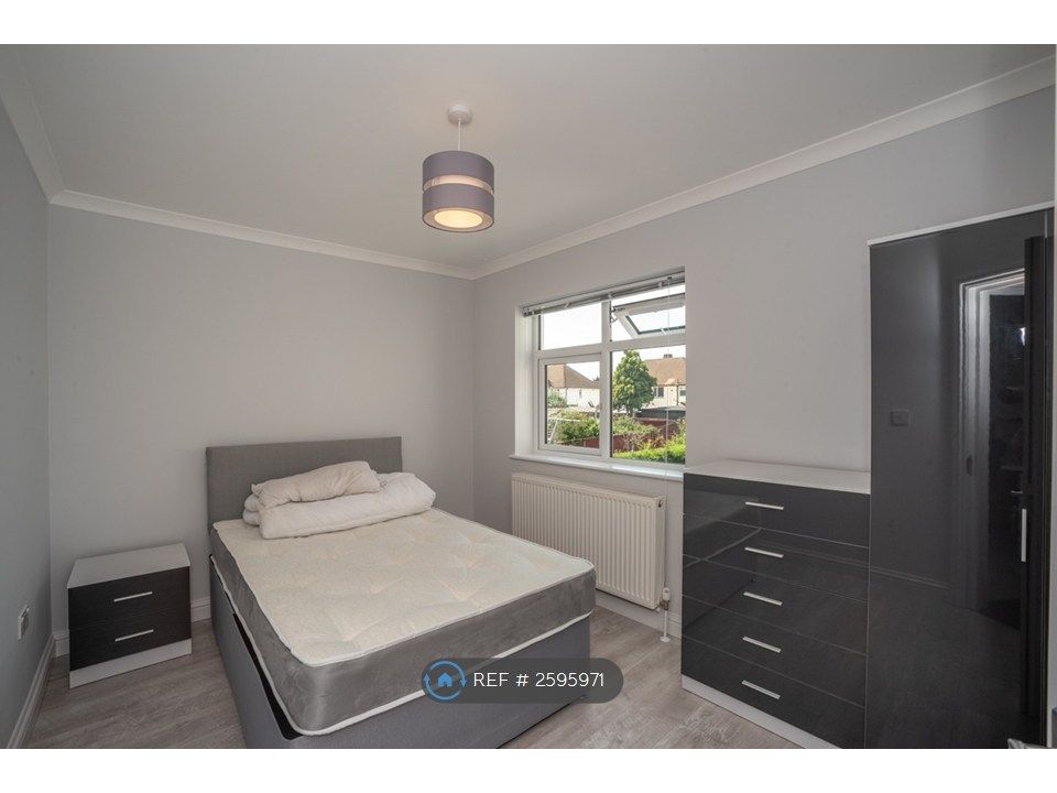 Property photo 3 of 11 Room -2