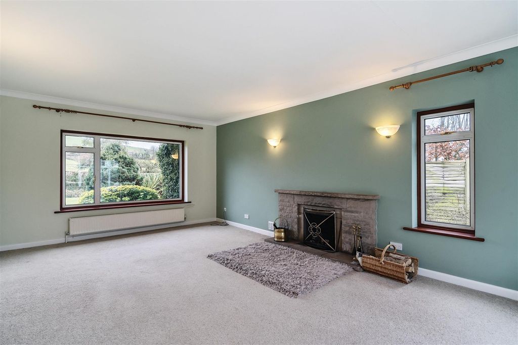 Property photo 3 of 18 Living Room