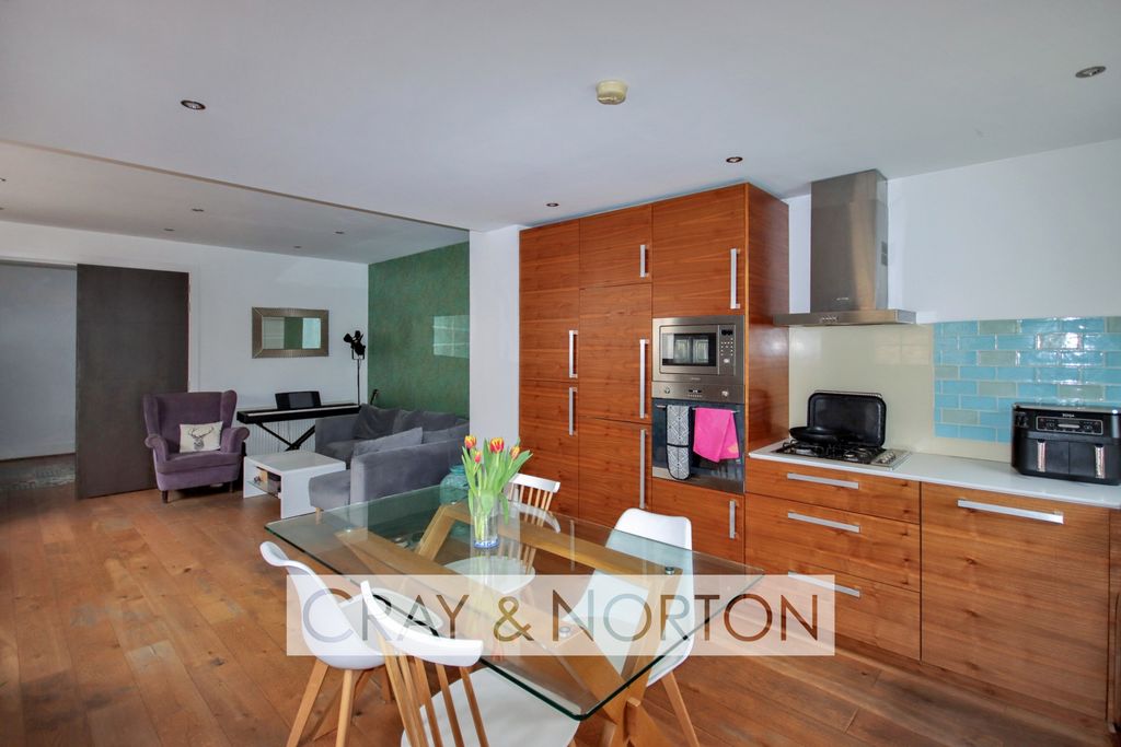 Property photo 3 of 11 Photo 7