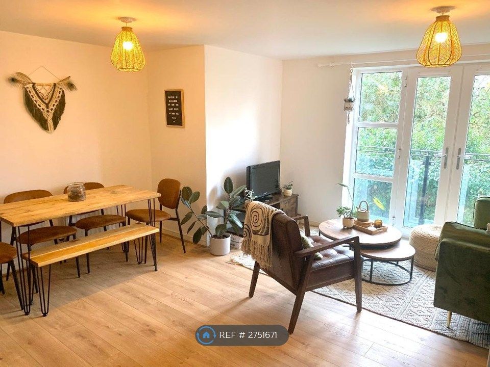 Property photo 2 of 8 Living/Dining