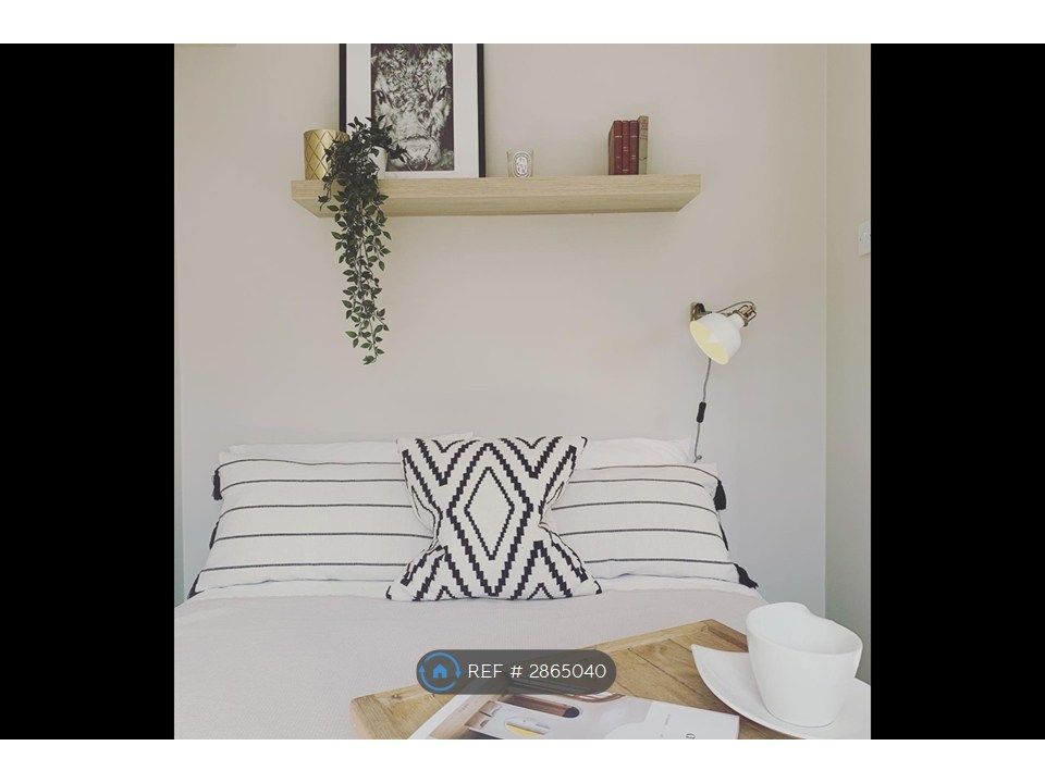 Property photo 2 of 35