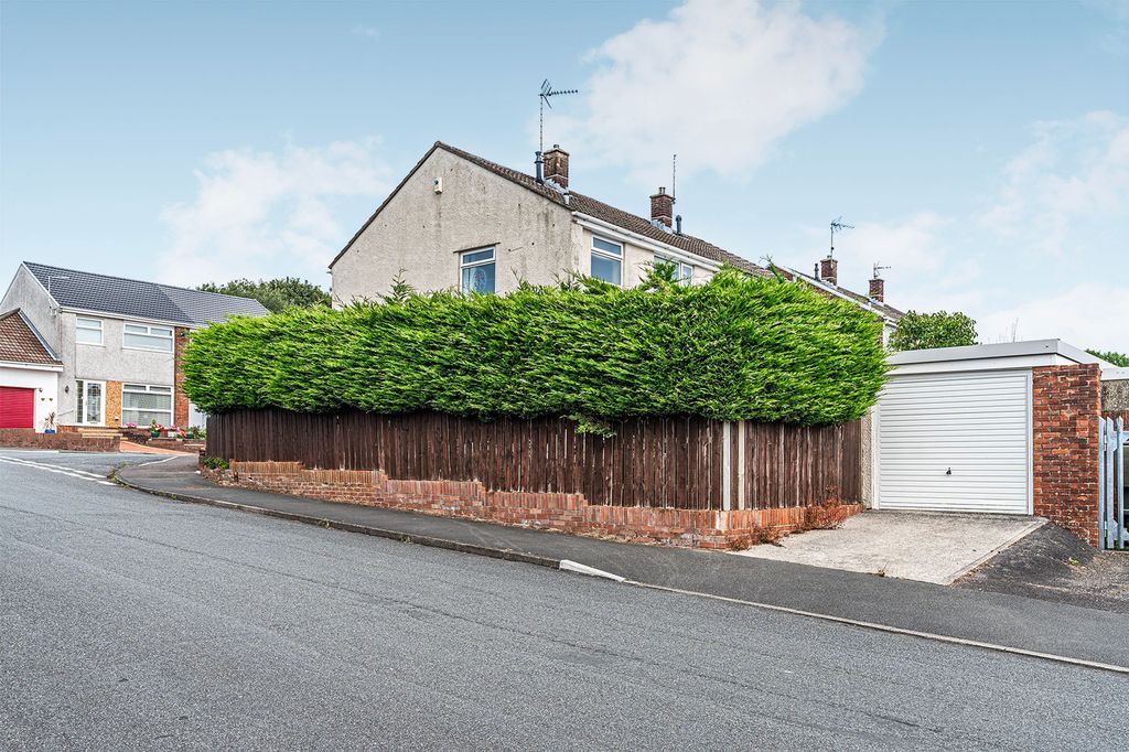 Property photo 2 of 28